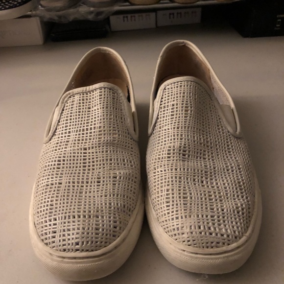 Cream Leather Vince Camuto Slip Ons Sz 6.5 - Picture 3 of 4